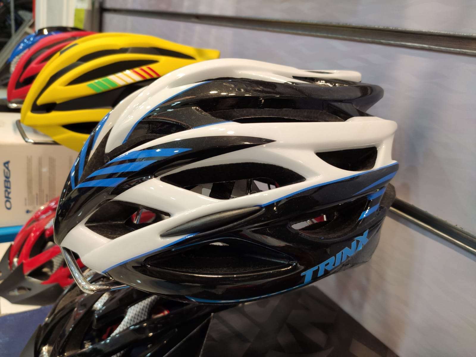 Trinx-Helmet-MB13-–-BKWTBlue Trinx Helmet MB13 - Black/White/Blue - الصورة 1